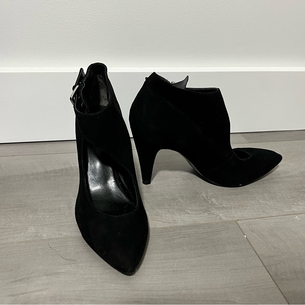 Nine West - Peppy black suede pointy heel